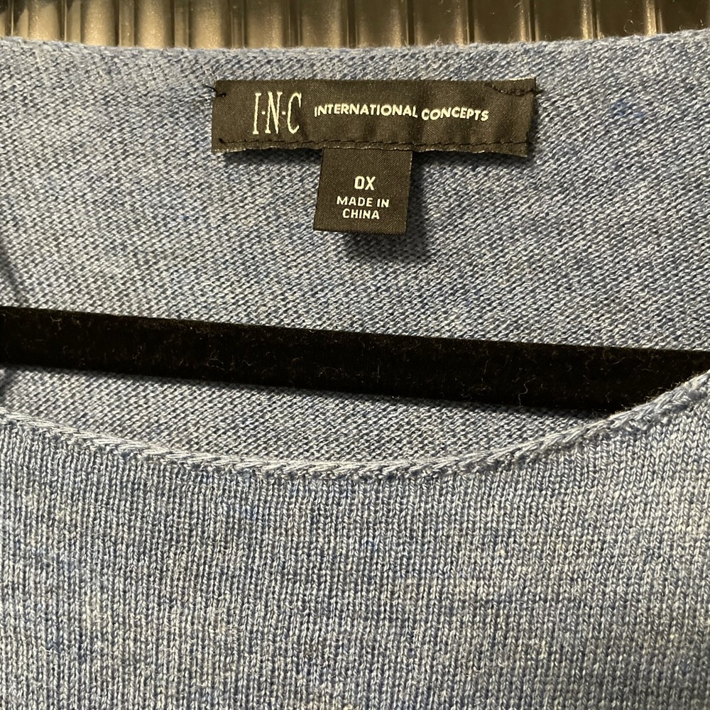 Colorblock top - Picture 3 of 6